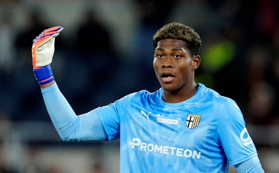 パルマのゴールキーパーとしてプレーする鈴木彩艶（Zion Suzuki）